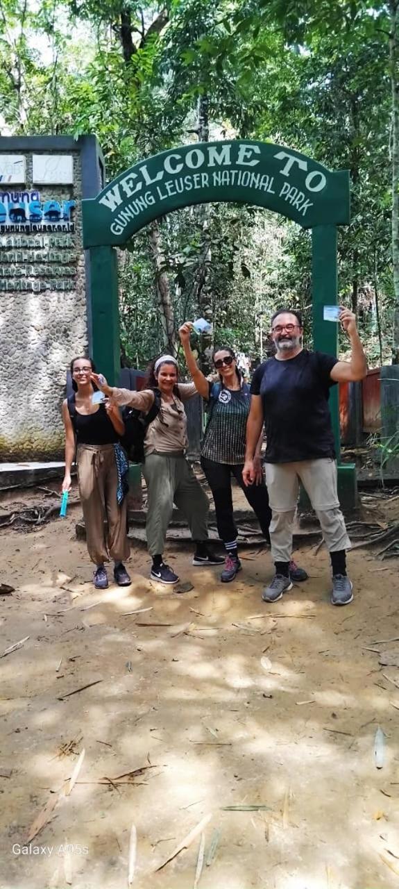Magpie resto dan homestay Bukit Lawang Exterior foto